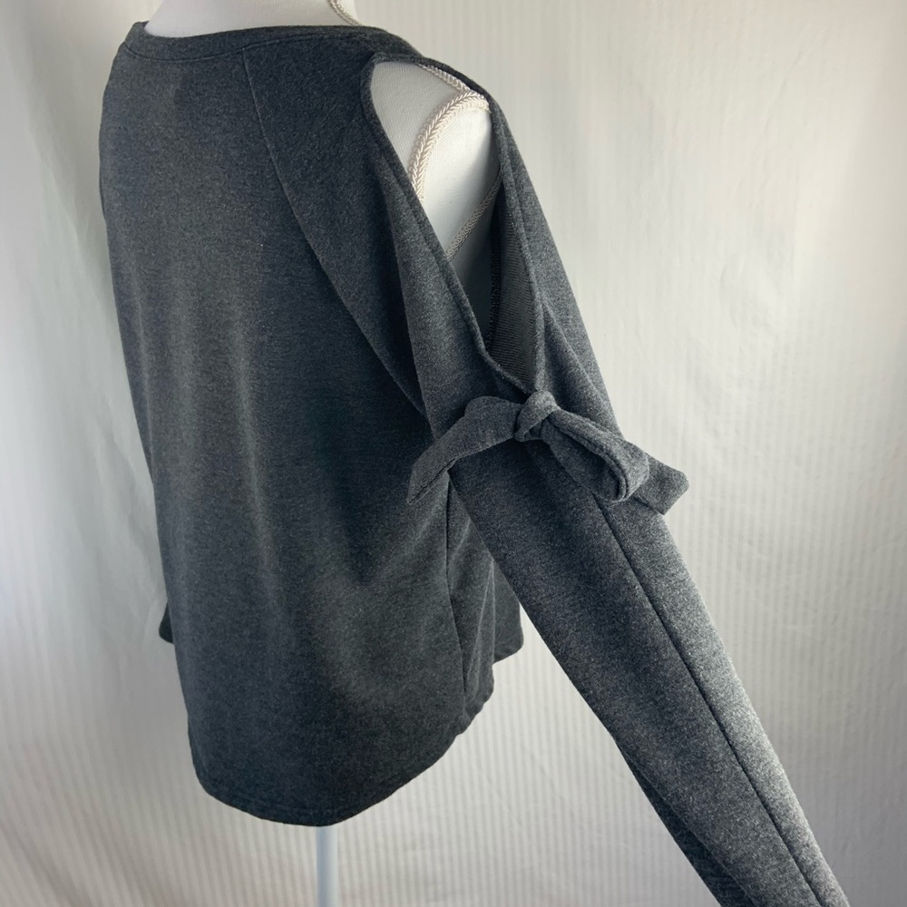 Cute gray shirt